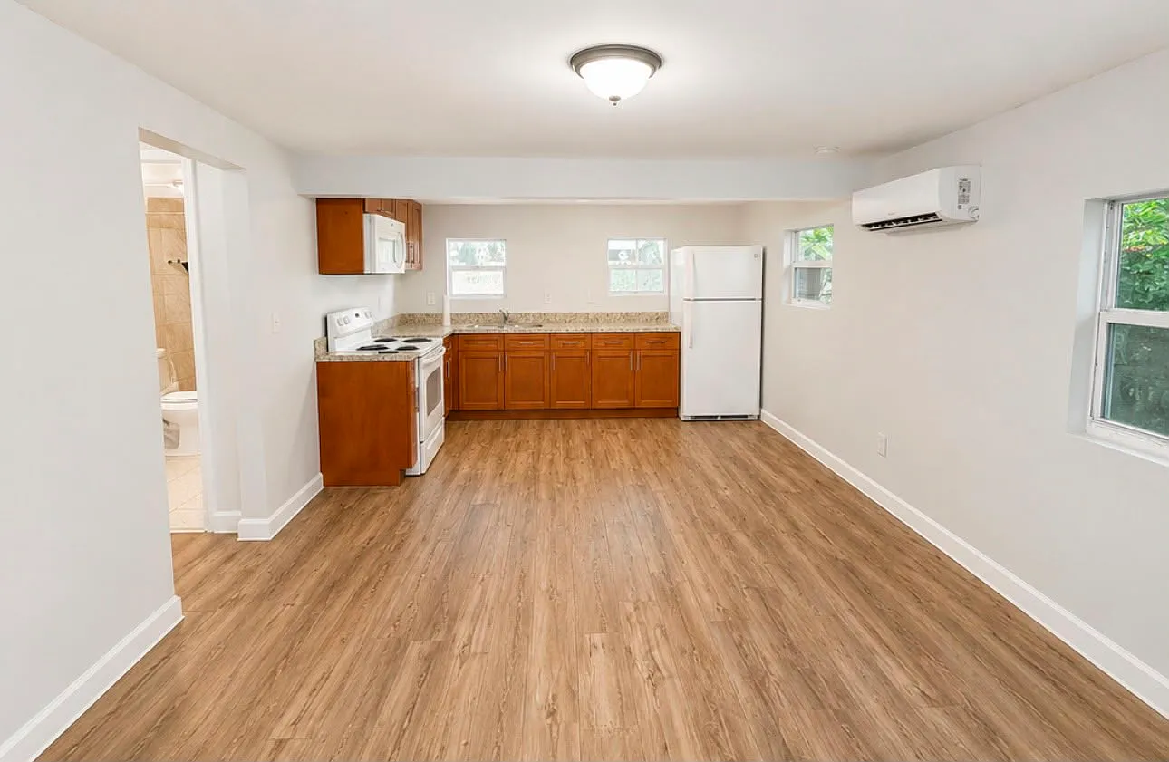 210 SW 7 ST Back House - 210 — Photo 1