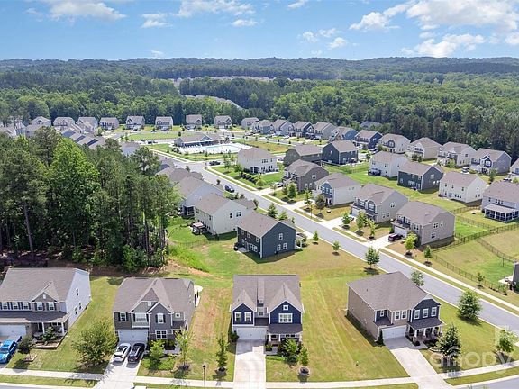 2nd image of 205 Falls Cove Dr
