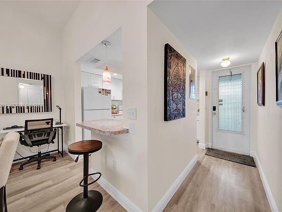 3rd image of 4613 SE 5th Ave APT 210