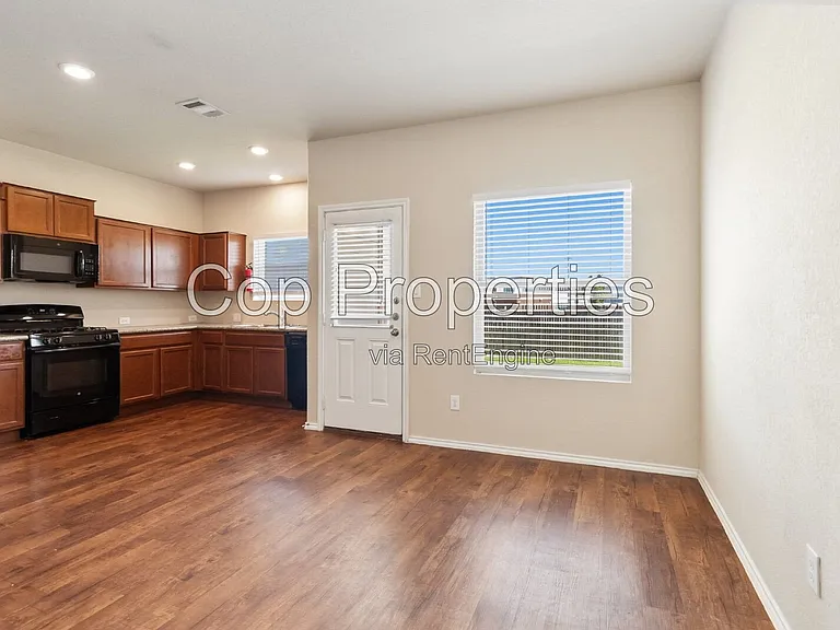 8430 Terlingua Cv — Photo 6