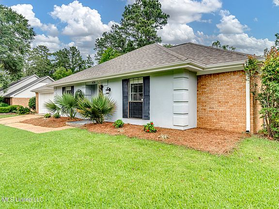4th image of 826 Riverchase Dr