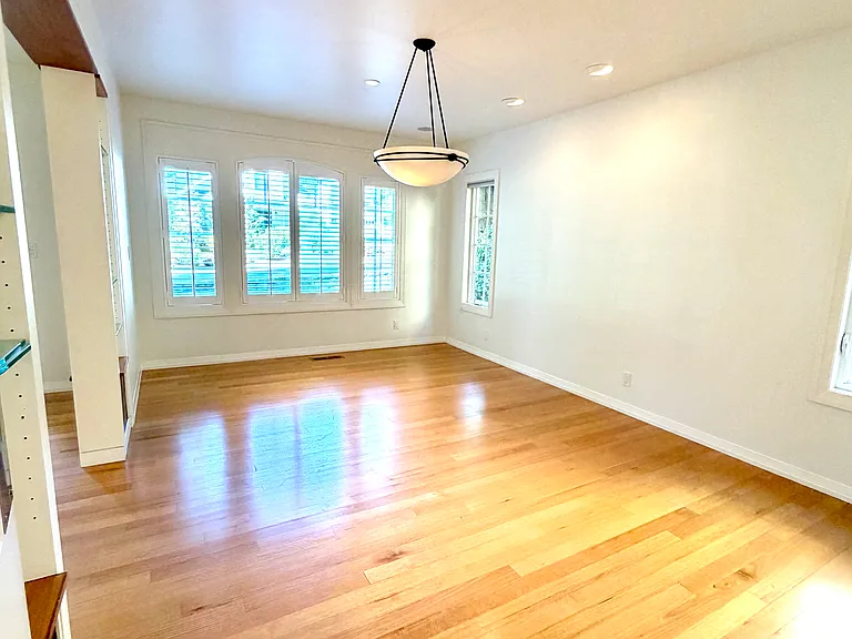 172 Middlecrest Rd — Photo 9