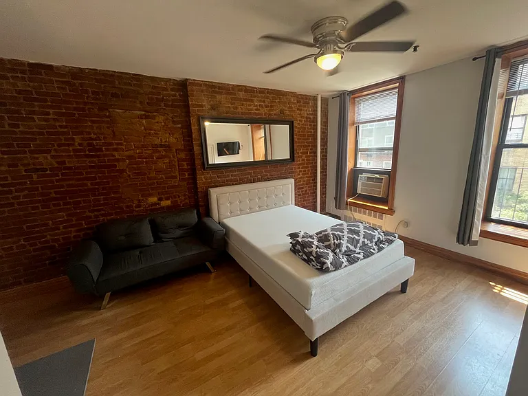 143 E 30th St #401 — Photo 1