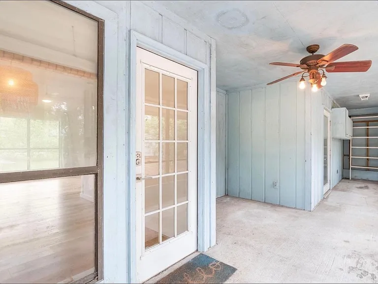 821 E 23rd Ave — Photo 10