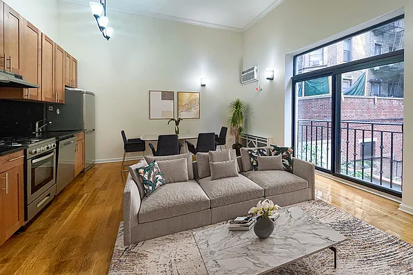 Rented by Coldwell Banker Warburg | media 10