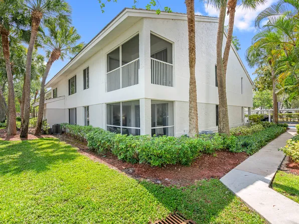 Lakepointe at Jacaranda