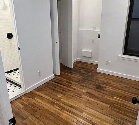 4th image of 160 Mott St #33