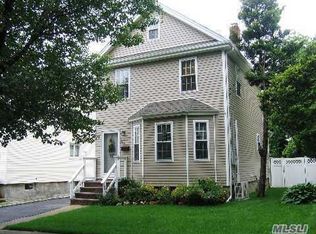 106 Brown St, Mineola, NY 11501