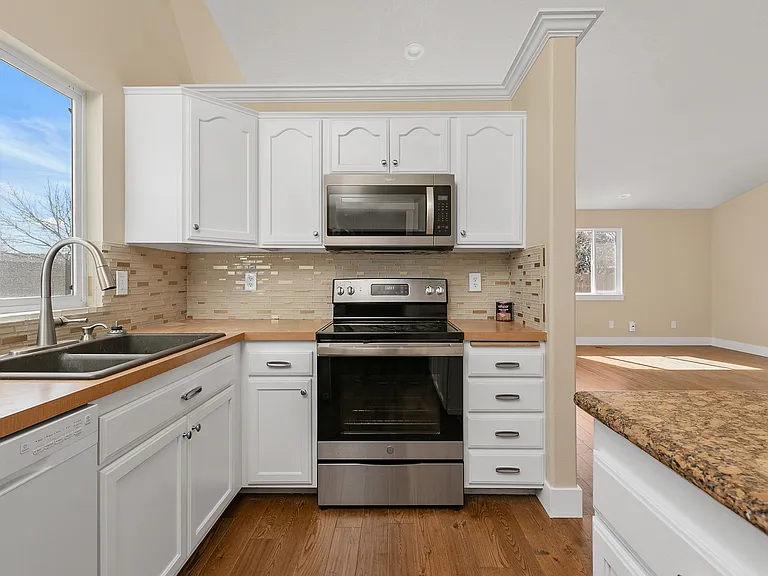 1671 E Kamay Ct — Photo 12