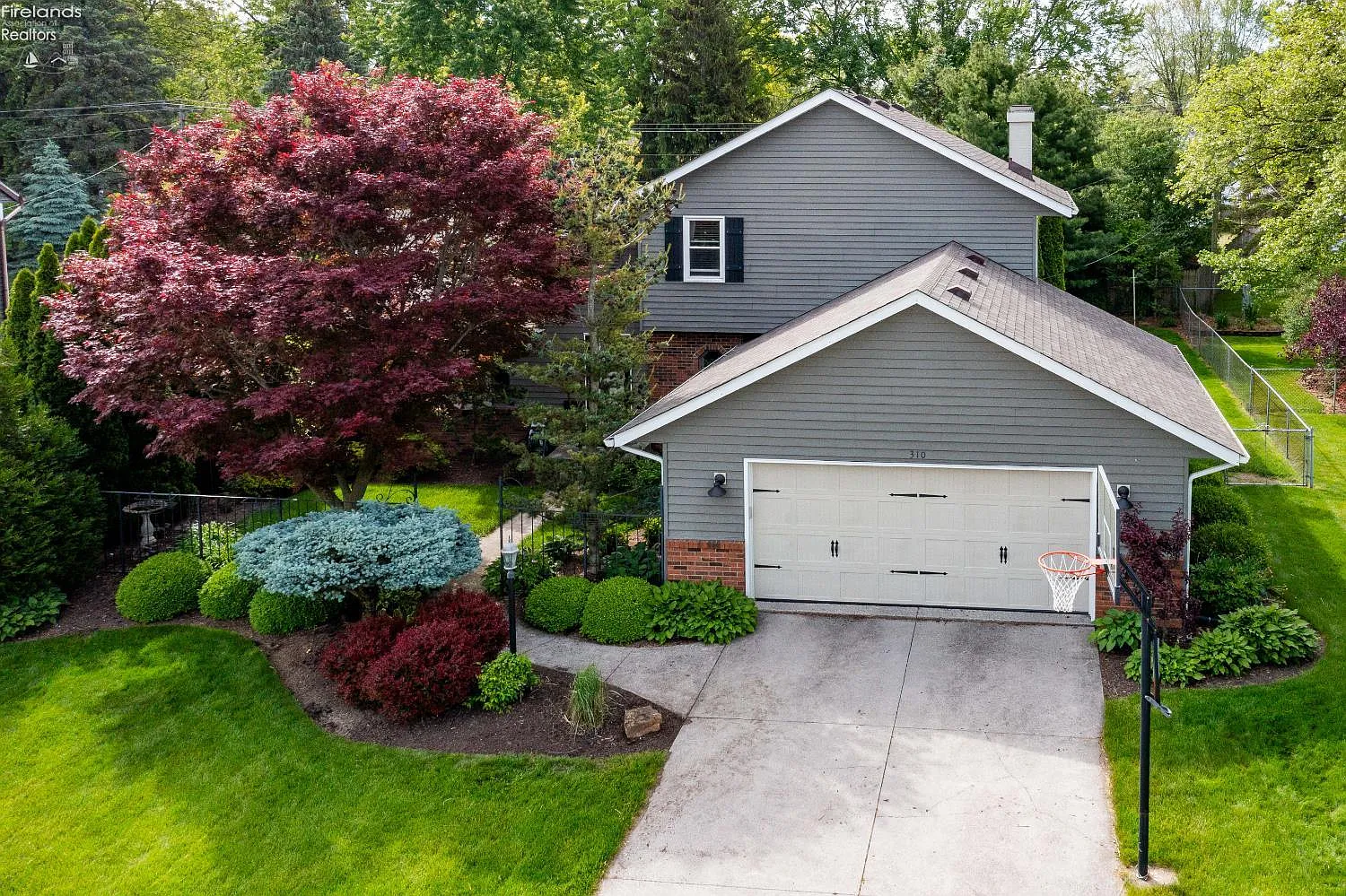 310 Linden Way photo 1