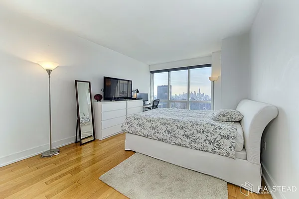 Rented by Halstead Real Estate | media 4