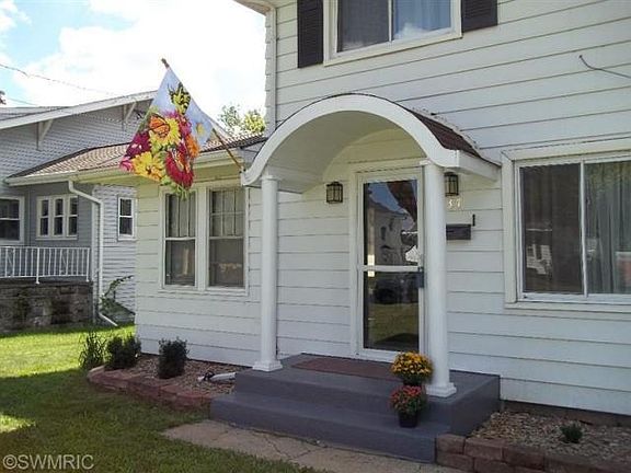 3rd image of 137 Iroquois Ave