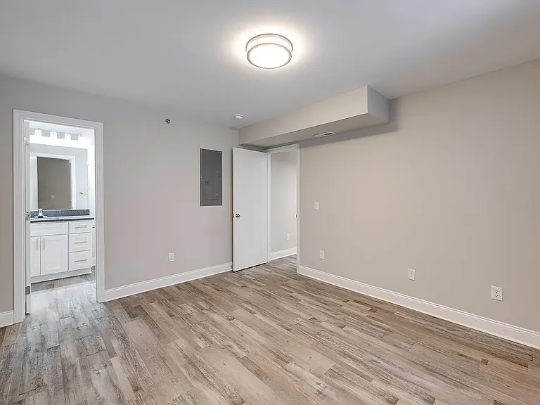 Park Ridge Apartments — Photo 16