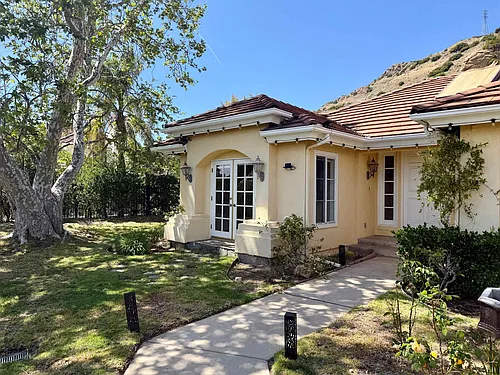 1922 Golden Sky Cir Photo 1