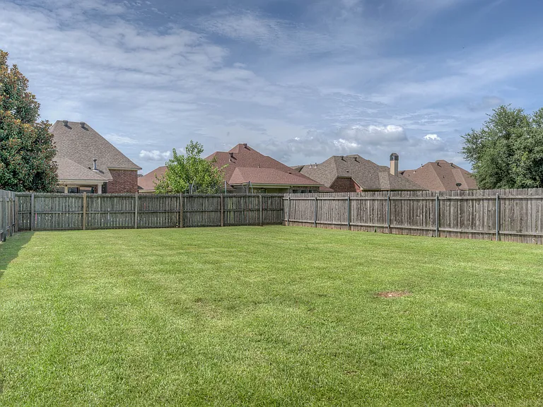 525 Chinquipin Dr — Photo 6