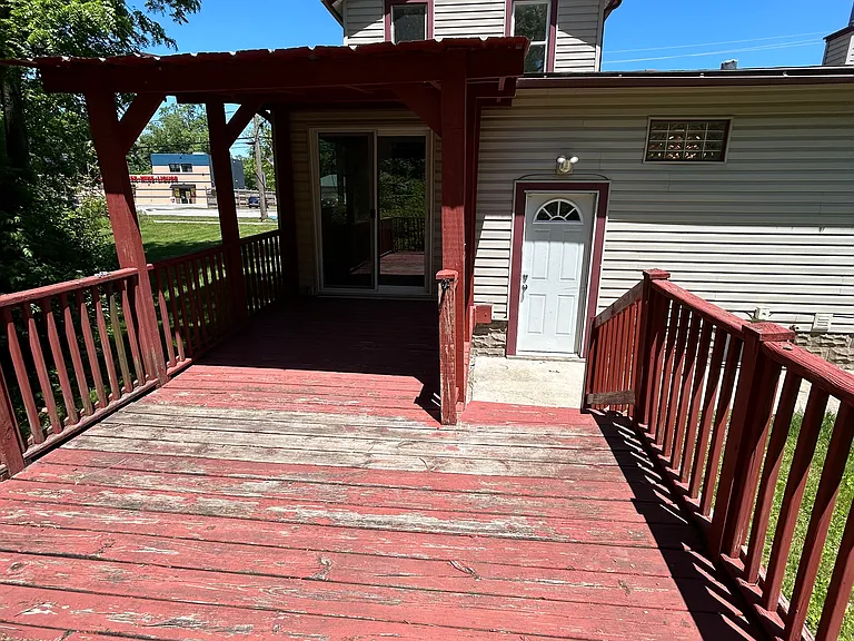 110 E Main St — Photo 14