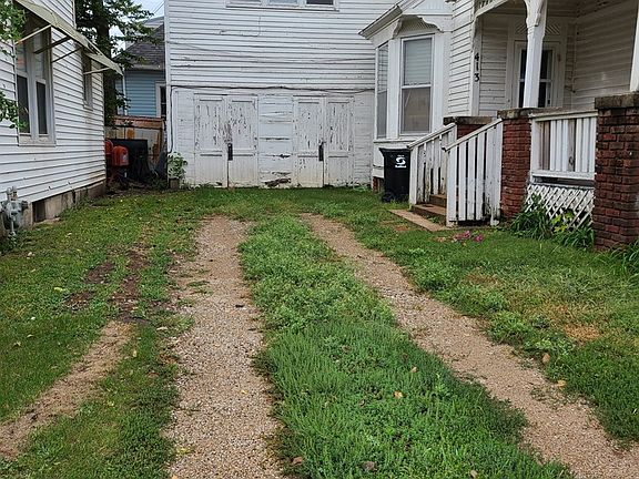 3rd image of 413-415 W South St