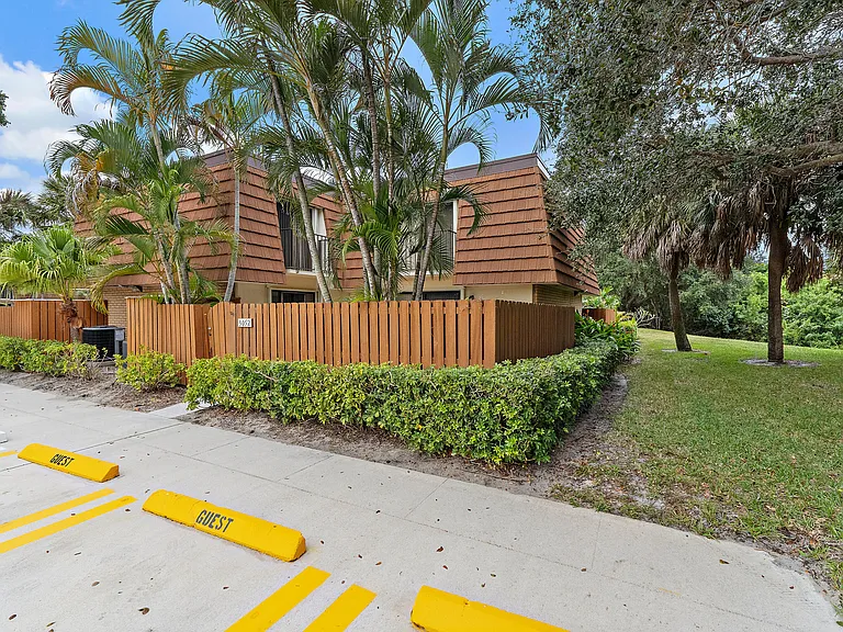 3052 30th Ct — Photo 4