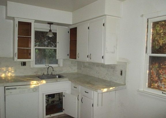 3rd image of 17243 Redwood Ct