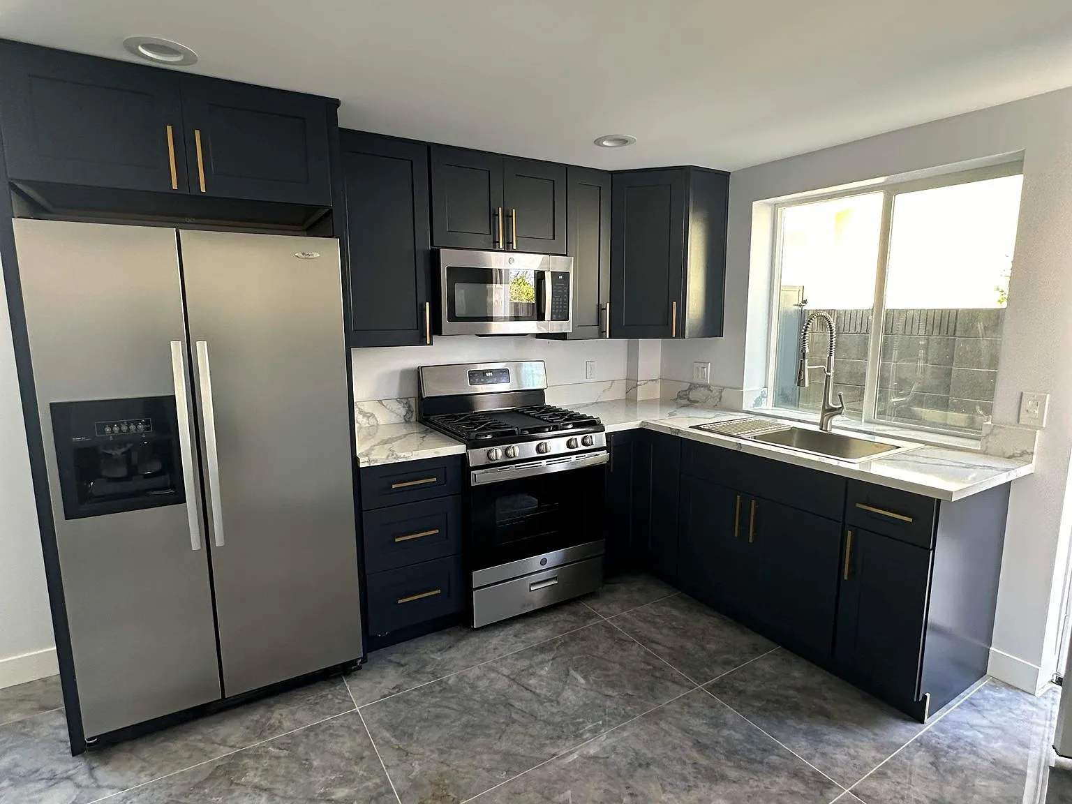 2 bed, 800 sqft, $2,595 — Photo 1