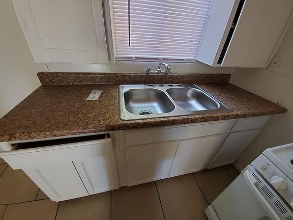 4th image of 145 N Inez St APT 1