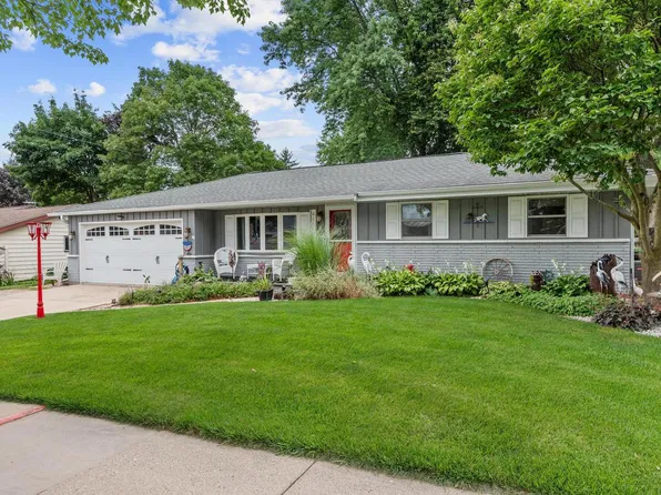 902 Decker DRIVE, West Bend, WI 53090