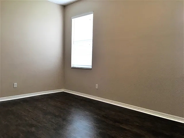 443 Sand Ridge Dr — Photo 2