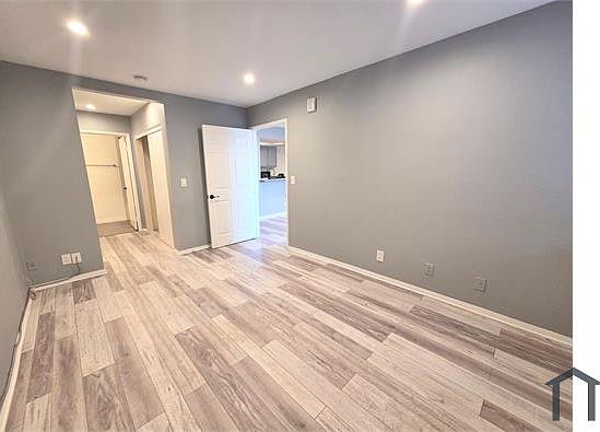 5th image of 327 Chestnut Ave APT 105