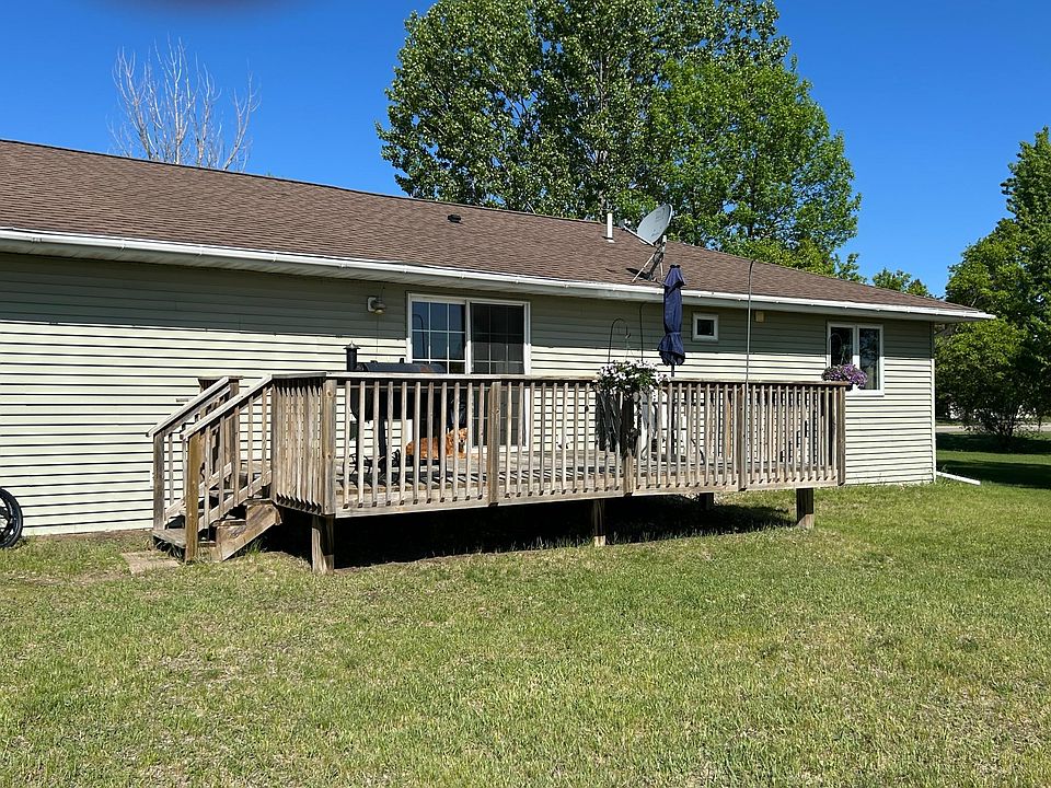 1st image of 900 Pleasant Ave S