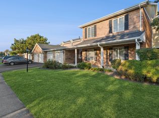 7235 Willow Way Ln UNIT B, Willowbrook, IL 60527