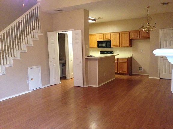 3rd image of 525 Timber Way Dr