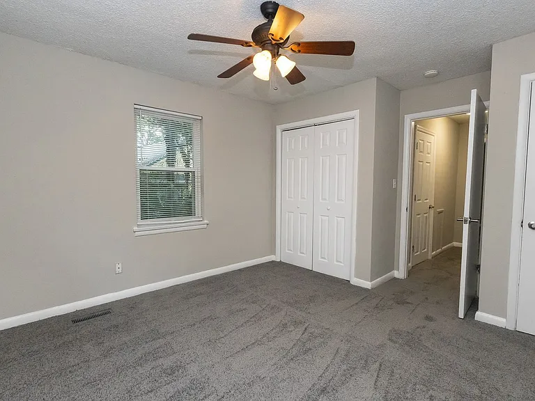 305 Sunrise Ln #B — Photo 10