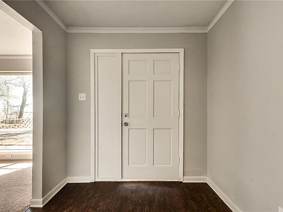 4th image of 2304 Purselley Ave
