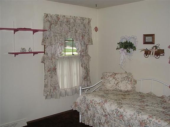 4th image of 2805 Canyon Dr