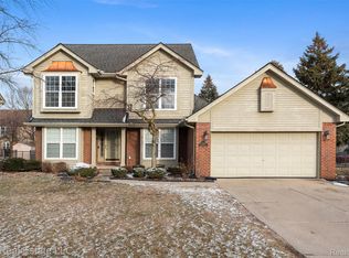 34444 Heartsworth Ln, Sterling Heights, MI 48312