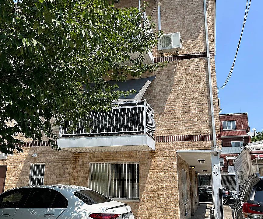 1st image of 2543 W 16th St APT A1