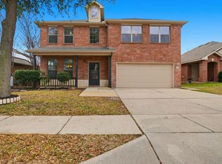 421 Sandy Creek Dr, Fort Worth, TX 76131