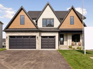 11068 Kingsview Ln N, Osseo, MN 55369