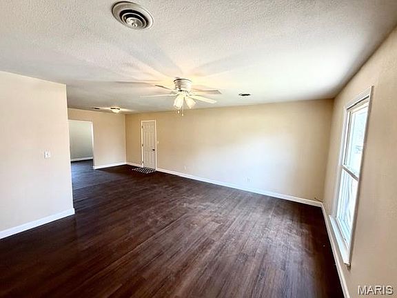 2nd image of 1063 Ravenwood Dr