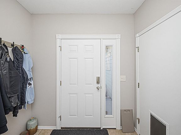 5th image of 907 Maple St