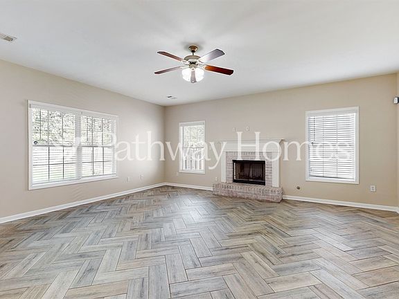 4th image of 3420 Gardenside Dr