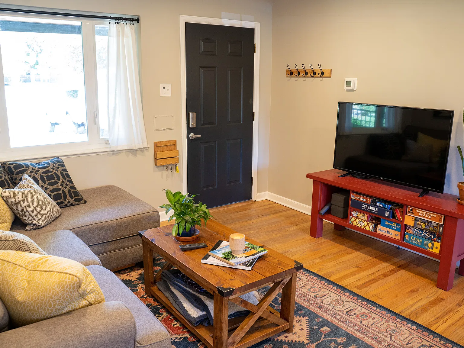 2 bed, 902 sqft, $2,250 — Photo 2