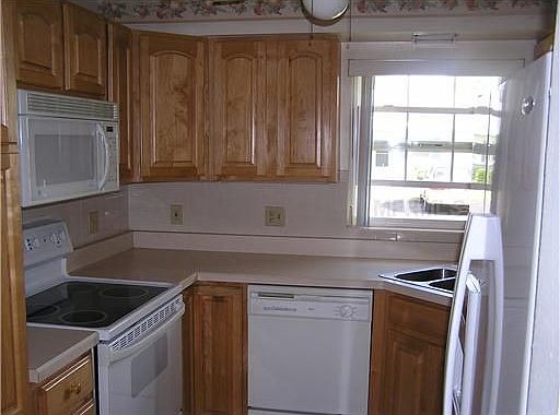 2nd image of 175 N Hill Ave