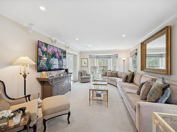 4th image of 497 Thorndale Dr