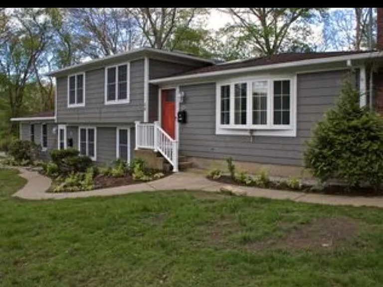 54 Maplewood Dr #2 — Photo 17