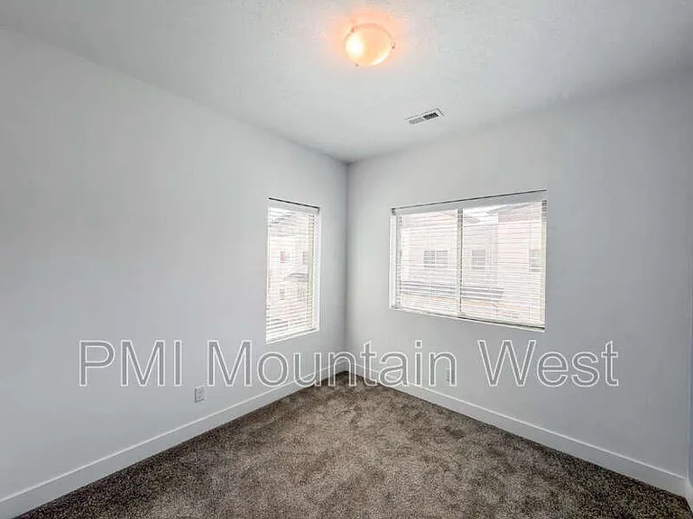 506 W 2200 N — Photo 27