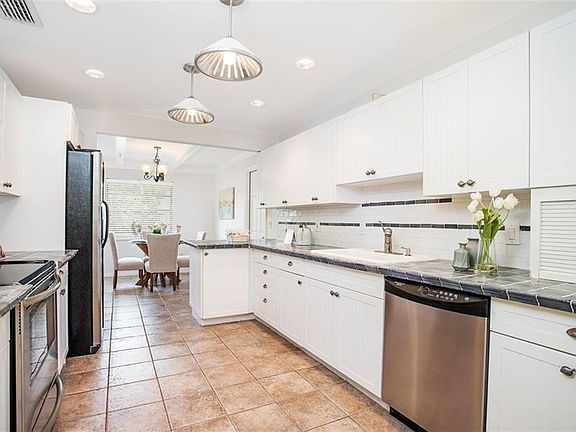 3rd image of 811 Summer Winds Ct