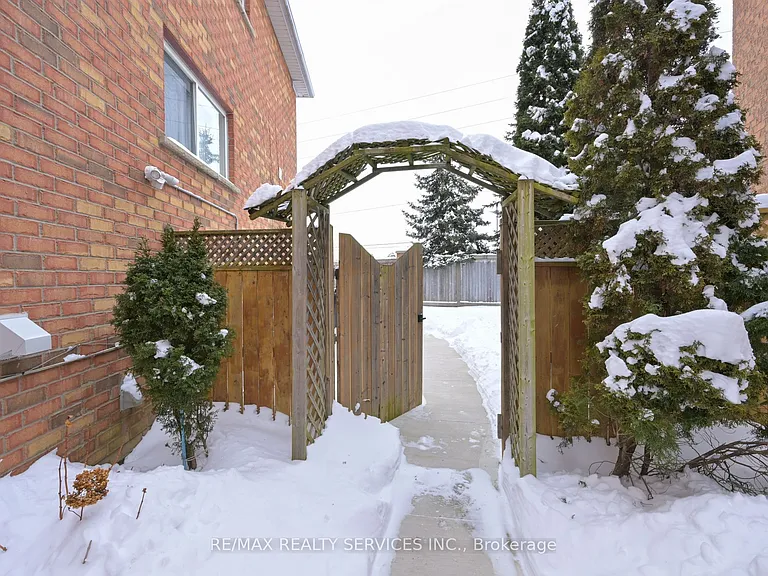 42 Brambirch Cres — Photo 2