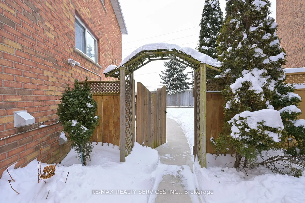 Building Photo - 42 Brambirch Cres #BASEMENT