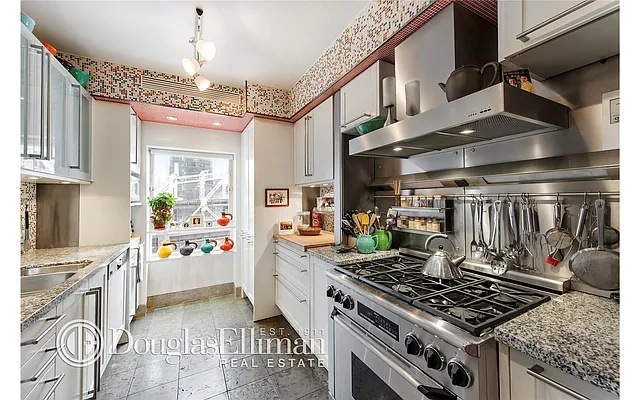 Sold by Douglas Elliman | media 14